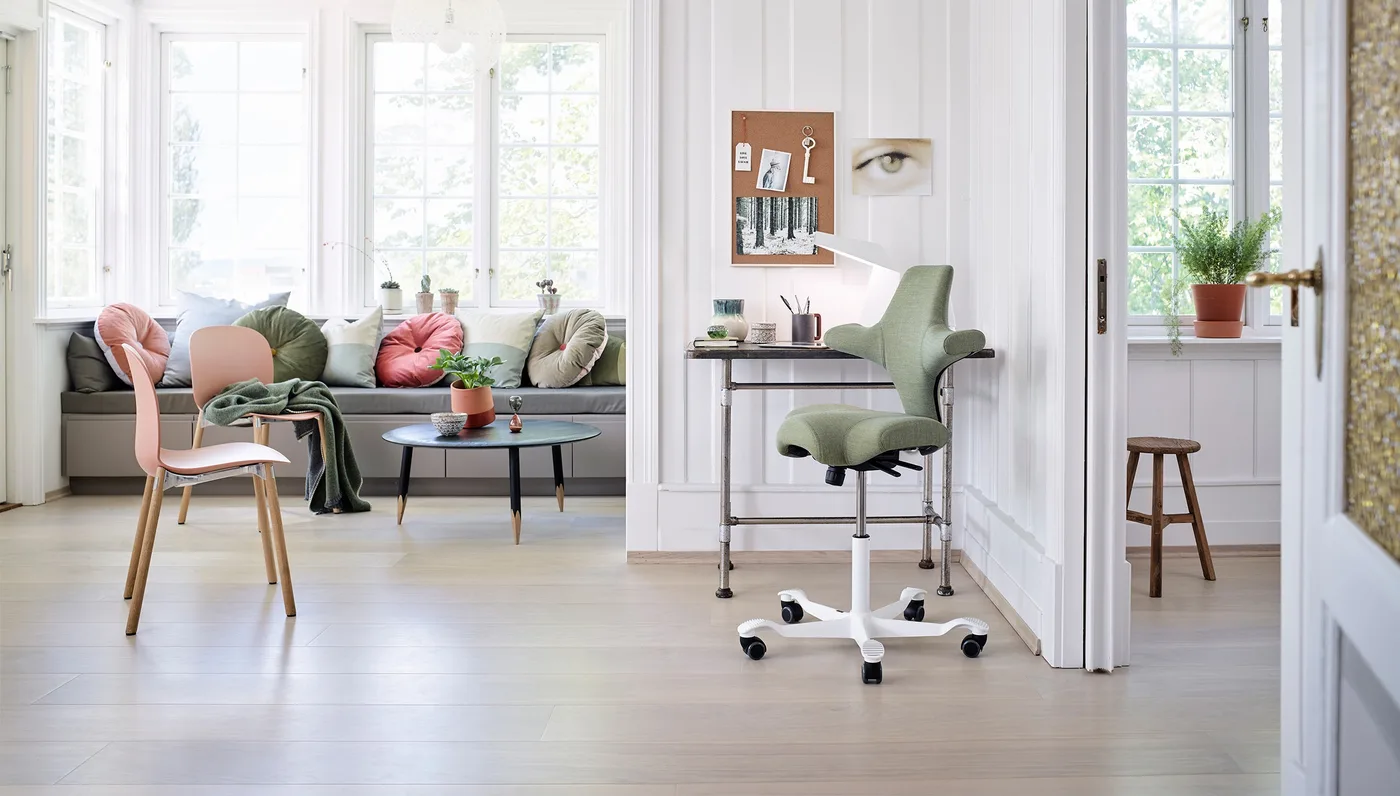 Flokk product photograph of the HÅG Capisco 8106 saddle chair